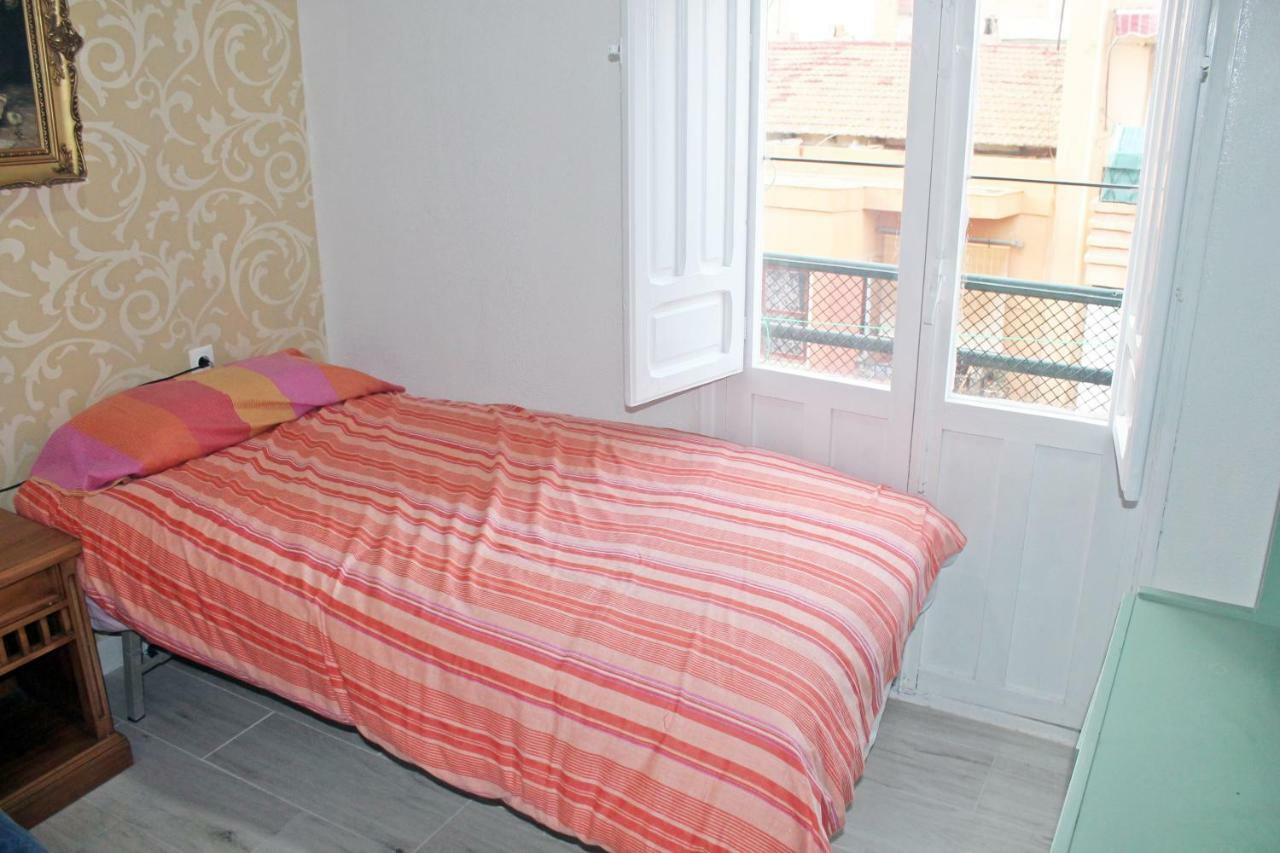 Habitacion Con Terraza En Аликанте Екстериор снимка